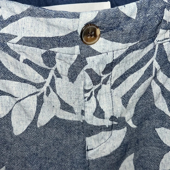OLD navy every day, chambray short with white tropical floral accent - Picture 2 of 4